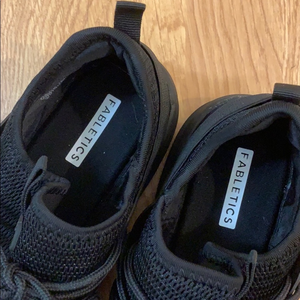 Fabletics• Zuma Black Tennis Shoes - Picture 2 of 4